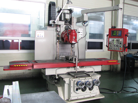 MILLING MACHINE